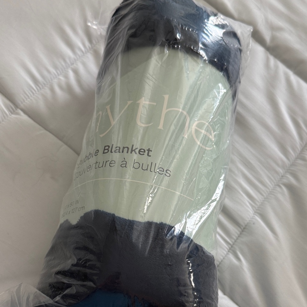 Navy Bubble Blanket/Throw - Picture 7 of 8
